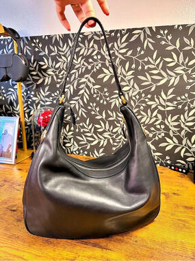 Gucci Vintage Black Leather Hobo Shoulder Bag Gold Hardware